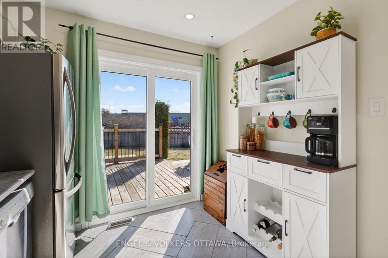 29596735/1499-corsham-avenue/fallingbrookpineridge/ottawa/ontario/K4A3M6_17