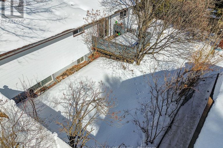 29381934/224-kennedy-lane-w/bilberry-creekqueenswood-heights/ottawa/ontario/K1E1G6_46