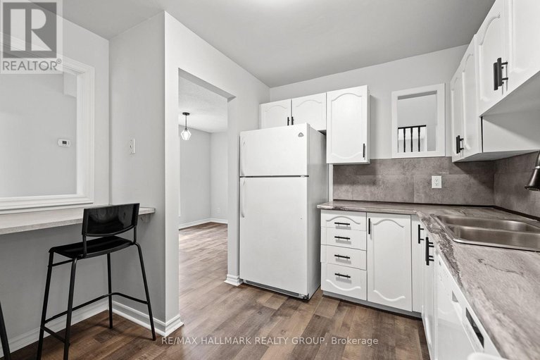 29300116/1083-millwood-court/convent-glen-north/ottawa/ontario/K1C3E9_8