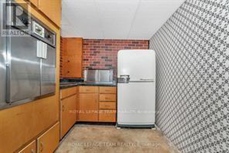 28367532/2099-balharrie-avenue-s/hawthorne-meadows/ottawa/ontario/K1G1G4_18