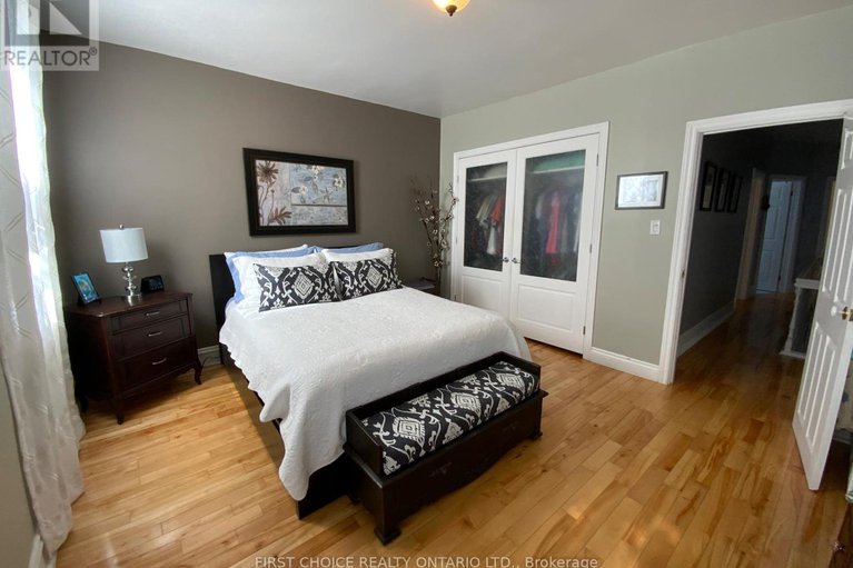 27992529/245-york-street/lower-town/ottawa/ontario/K1N5T9_18
