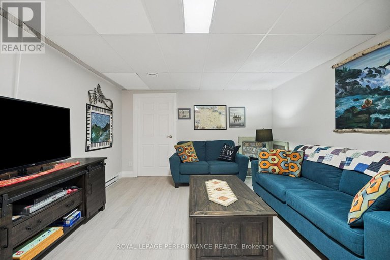 29518098/19644-marcoux-road/north-glengarry-kenyon-twp/north-glengarry/ontario/K0C1A0_22