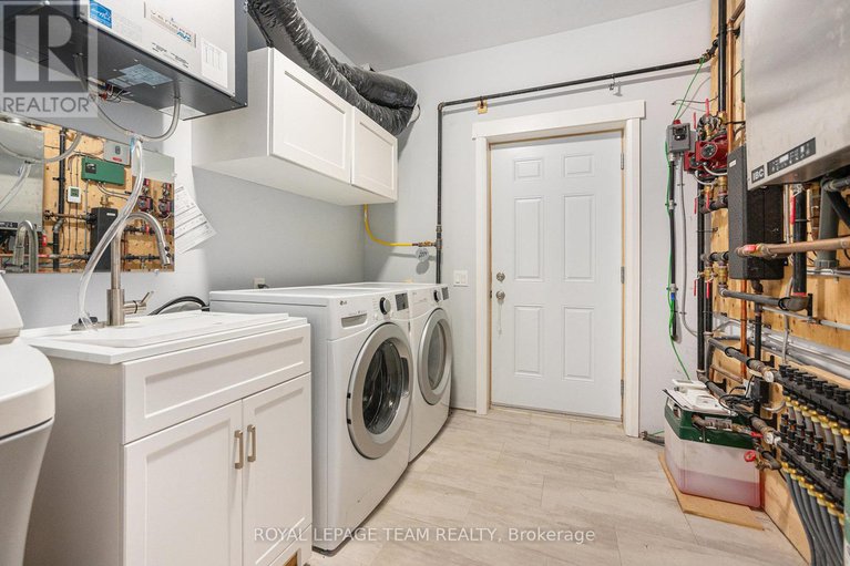 28579914/4517-roger-stevens-drive/rideau-twp-south-to-roger-stevens-drive/ottawa/ontario/K7A4S6_28
