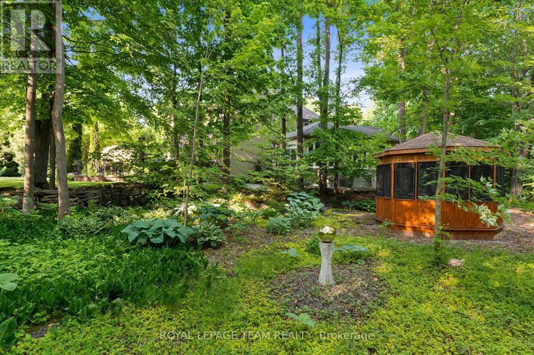 28313084/6005-earlscourt-crescent/manotick-east-to-manotick-station/ottawa/ontario/K4M1K2_42