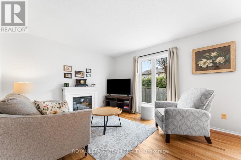 28234836/107-melanie-crescent/glencairnhazeldean/ottawa/ontario/K2L2E4_17