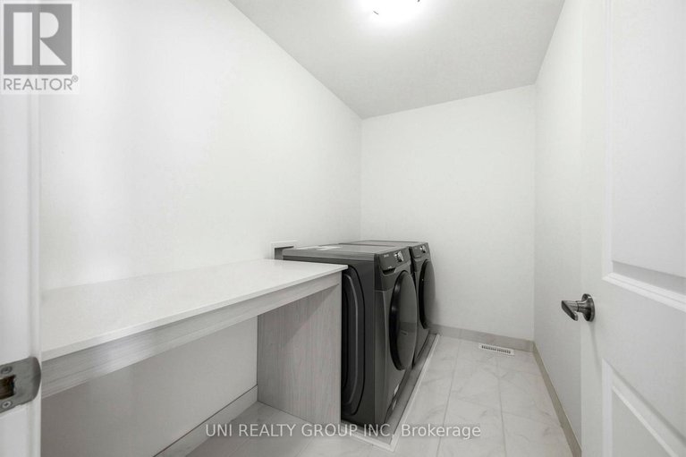 29428717/828-chipping-circle/riverside-southgloucester-glen/ottawa/ontario/K4M0E7_29