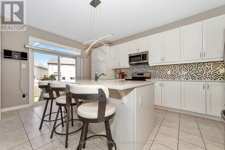 28871185/16-sweetbay-circle/stittsville-north/ottawa/ontario/K2S0W8_7