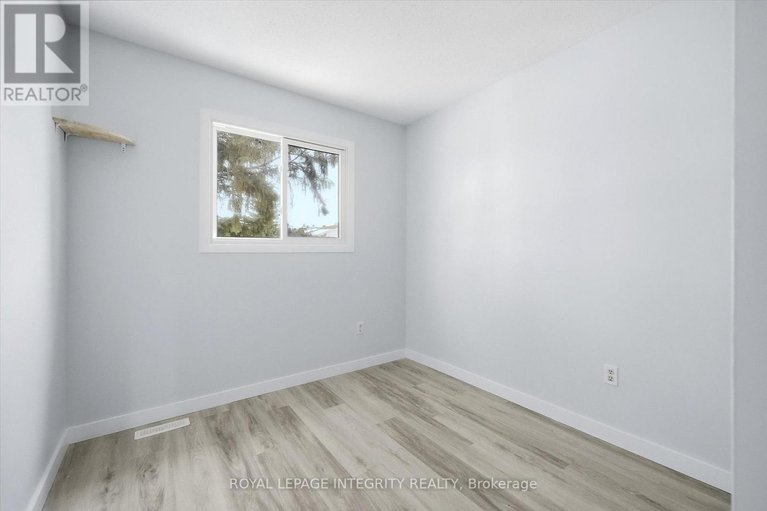 29578155/228-millroad-way/chatelaine-village/ottawa/ontario/K1E2C9_25