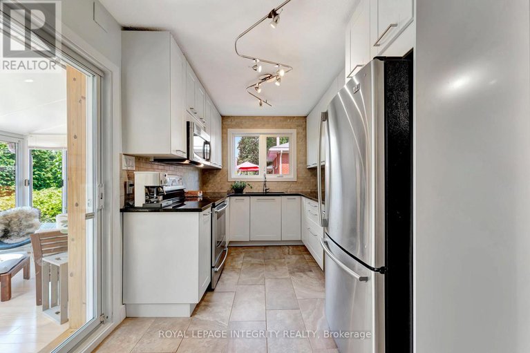 28621220/1150-albany-drive/bel-air-heights/ottawa/ontario/K2C2L3_15