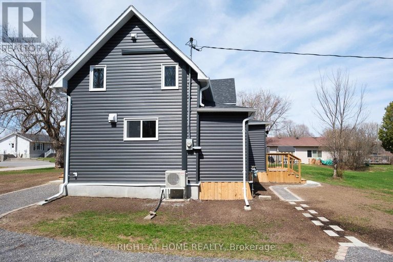 29656826/145-sarah-street-e/mcnabbraeside-twps/mcnabbraeside/ontario/K0A1G0_3