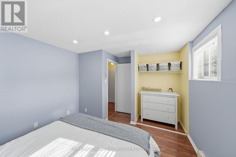 29571968/b-25-woodvale-green/craig-henrywoodvale/ottawa/ontario/K2G4H3_31