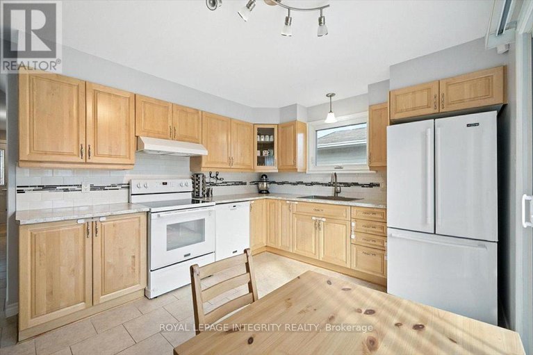 29413883/1097-moselle-crescent/convent-glen/ottawa/ontario/K1C2S8_13