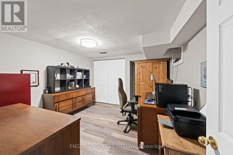 29466155/1304-fairway-drive/manotick-south-to-roger-stevens/ottawa/ontario/K4M1B3_29