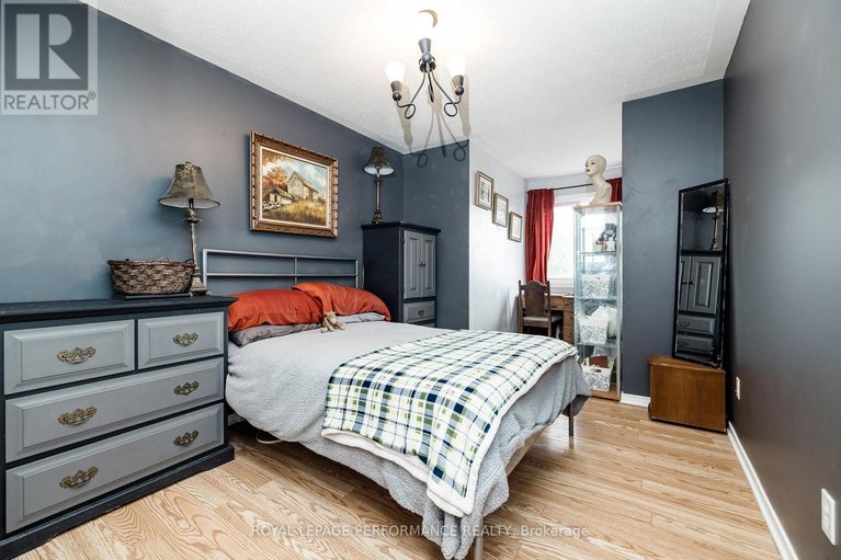 29622959/1893-hennessy-crescent/fallingbrookgardenway-south/ottawa/ontario/K4A3X8_20