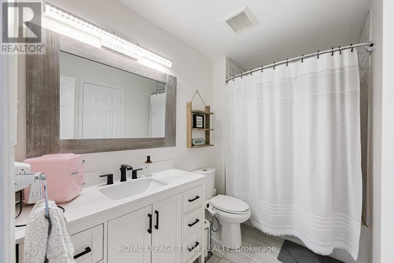 28965378/19-armadale-crescent/cedargrovefraserdale/ottawa/ontario/K2J4A4_17