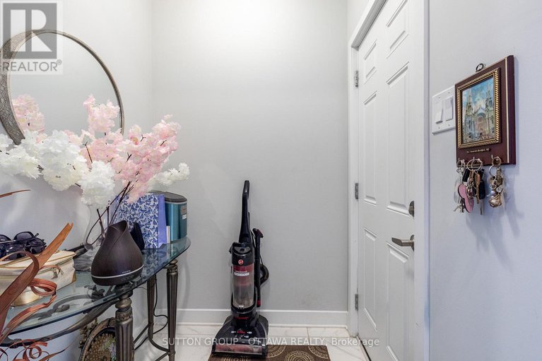 28530479/214-big-dipper-street/riverside-southgloucester-glen/ottawa/ontario/K4M0K5_12