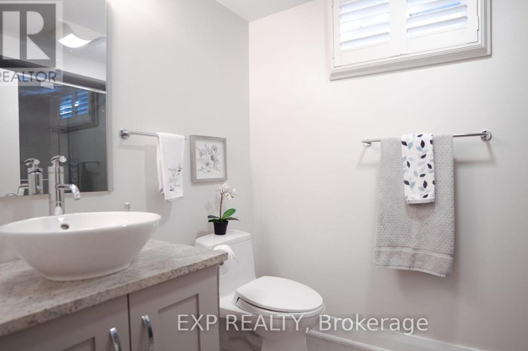 28293980/17-chesswood-court/pineglencountry-place/ottawa/ontario/K2E7E3_33