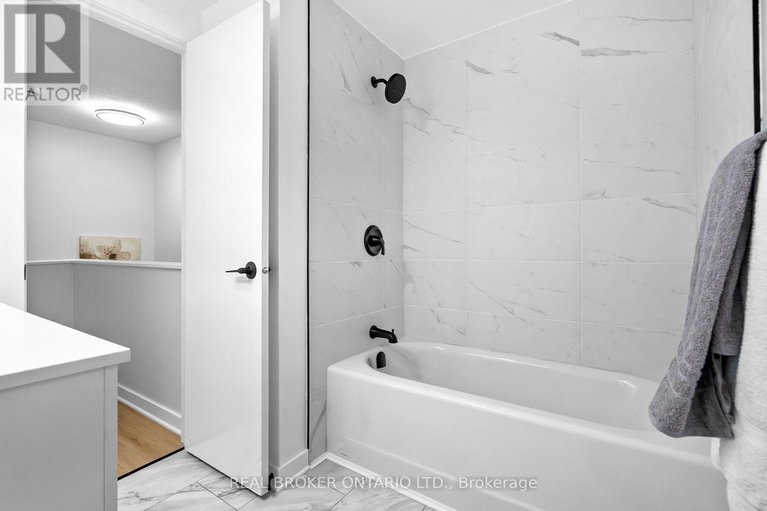 29575712/c-477-moodie-drive/arbeatha-park/ottawa/ontario/K2H8T7_29