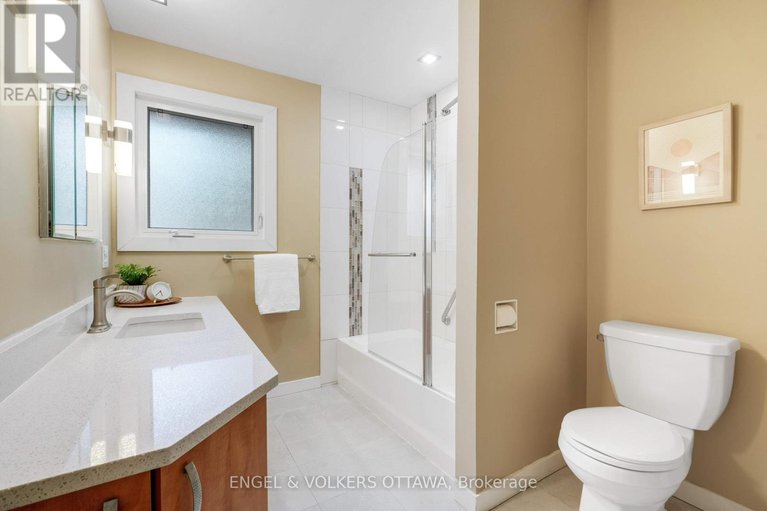 29677909/33-2111-montreal-road/beaconwood/ottawa/ontario/K1J8M8_19