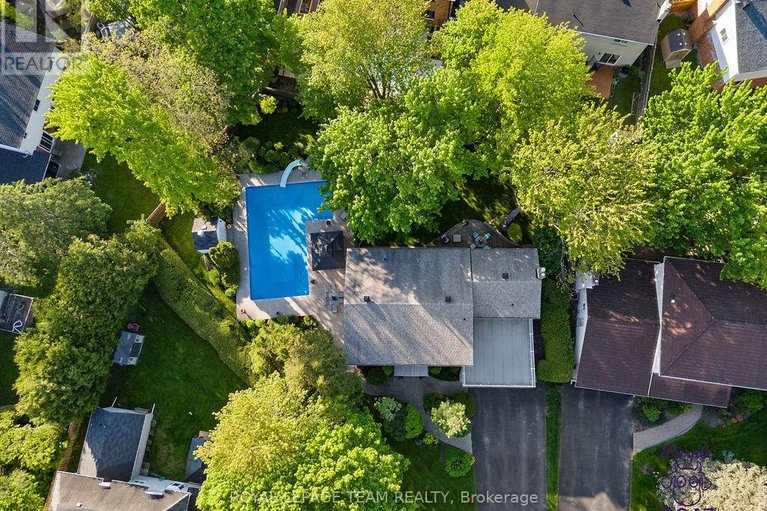 28136010/5-erinlea-court/pineglencountry-place/ottawa/ontario/K2E7C8_4