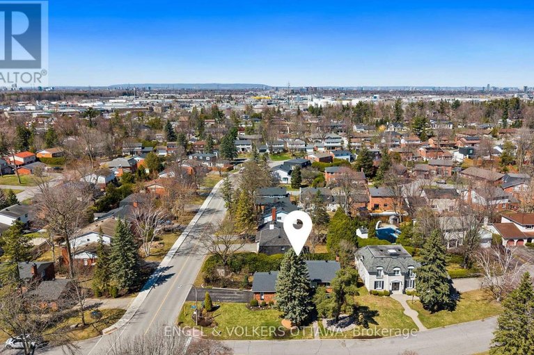 29645415/1-erinlea-court/pineglencountry-place/ottawa/ontario/K2E7C8_39