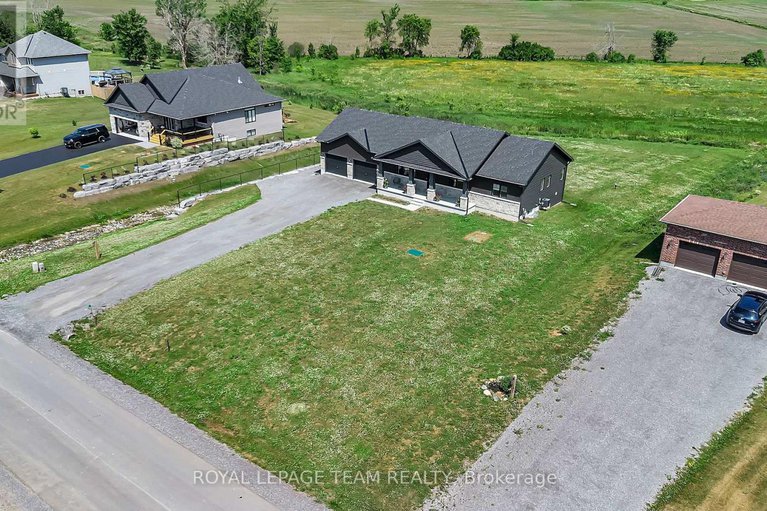 28510378/17-isobel-mcewan-street/mcnabbraeside-twps/mcnabbraeside/ontario/K7S3G8_4