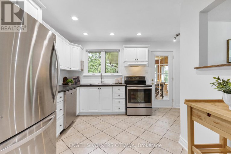 28638772/31-assiniboine-drive/borden-farmstewart-farmcarleton-heightsparkwood-hills/ottawa/ontario/K2E5R8_7