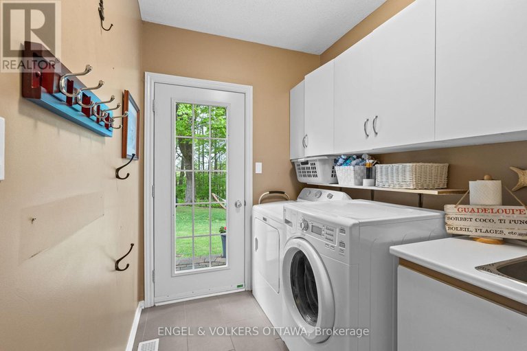 28604093/935-fieldown-street/cumberland-ridge/ottawa/ontario/K4C1B9_15