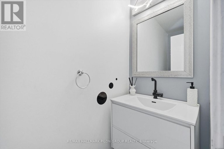 29381602/1456-prestone-drive/bilberry-creekqueenswood-heights/ottawa/ontario/K1E1M4_10