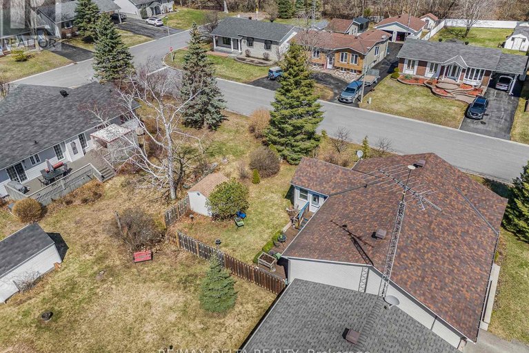 29633176/48-stephens-street/vankleek-hill/champlain/ontario/K0B1R0_39