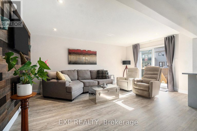 29335392/704-azure-street/village-of-russell/russell/ontario/K4R1E5_4