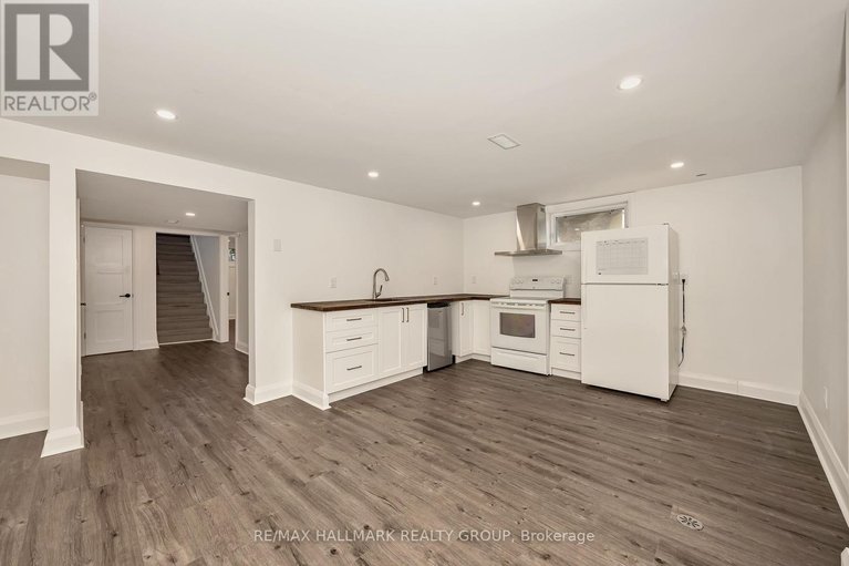 29670694/1138-sherman-drive/bel-air-heights/ottawa/ontario/K2C2M4_38