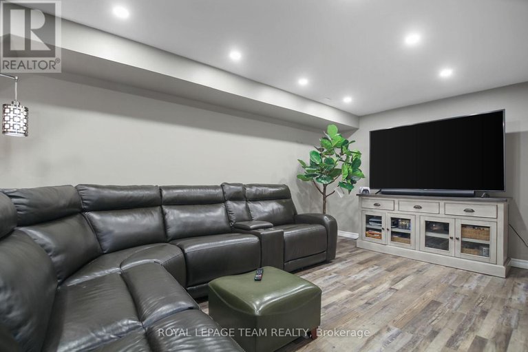 28617352/7-albury-crescent/stittsville-central/ottawa/ontario/K2S1G7_32