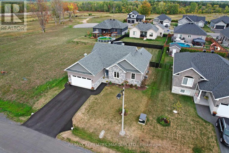 28887595/31-hilda-street/long-sault/south-stormont/ontario/K0C1P0_38