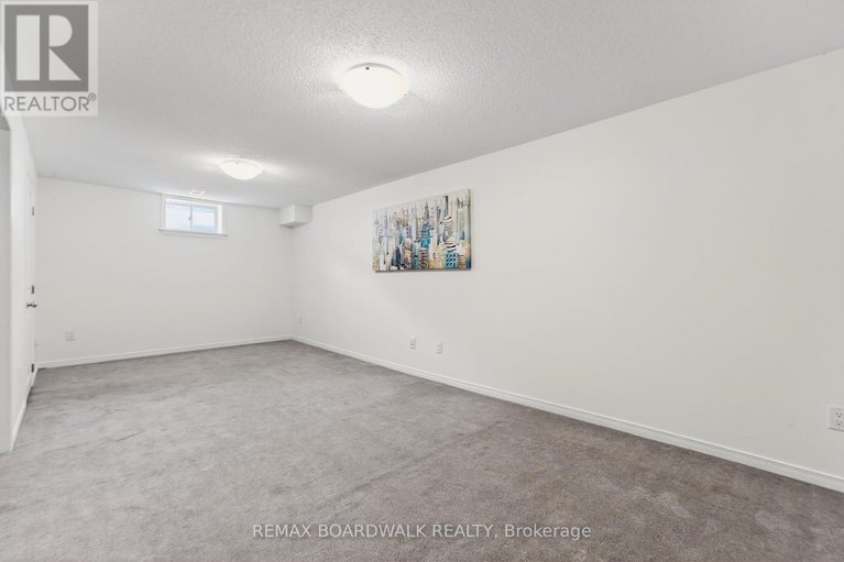 29438320/716-oakglade-avenue/emerald-meadowstrailwest/ottawa/ontario/K2M0B3_31