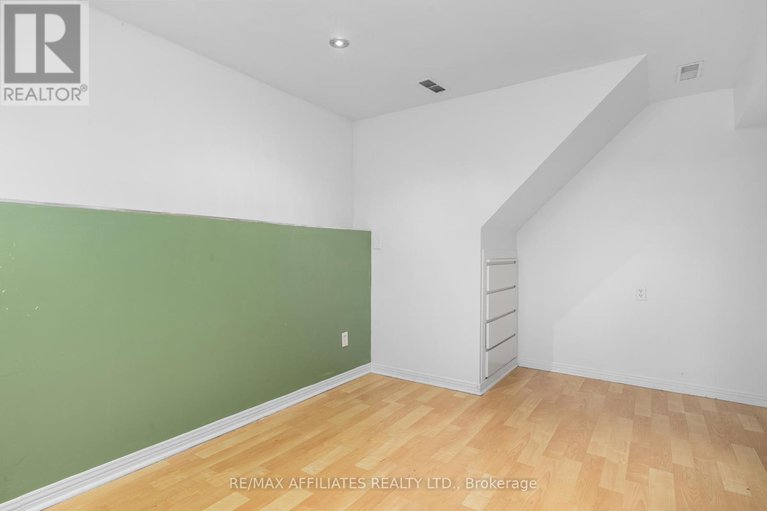 28964086/306-woodfield-drive/tanglewood/ottawa/ontario/K2G3W9_30