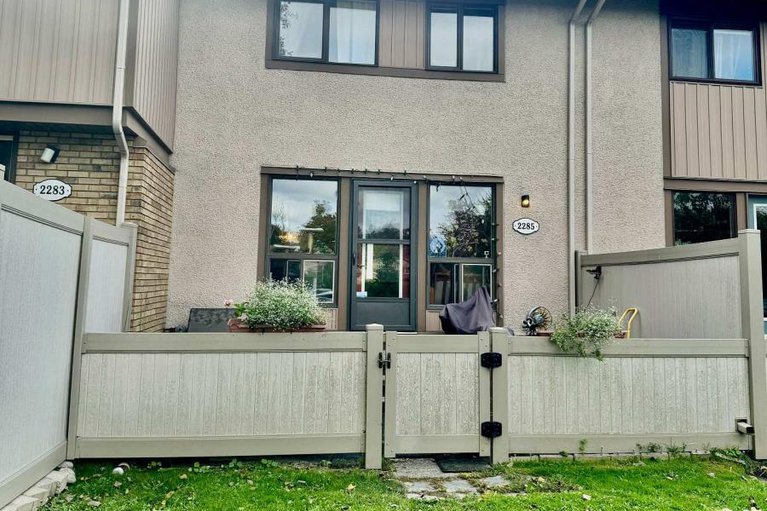 29093090/2285-stonehenge-crescent/pineview/ottawa/ontario/K1B4N7_3