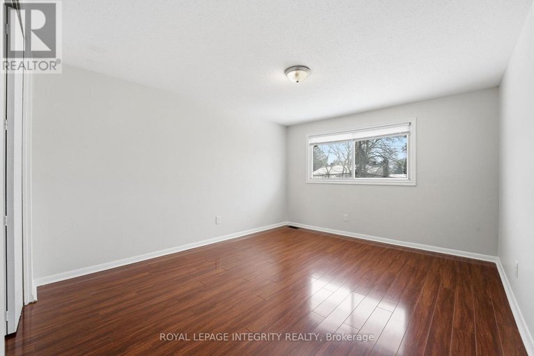 29384406/1281-meadowlands-drive-e/city-viewskylinefisher-heightsparkwood-hills/ottawa/ontario/K2E6K4_21