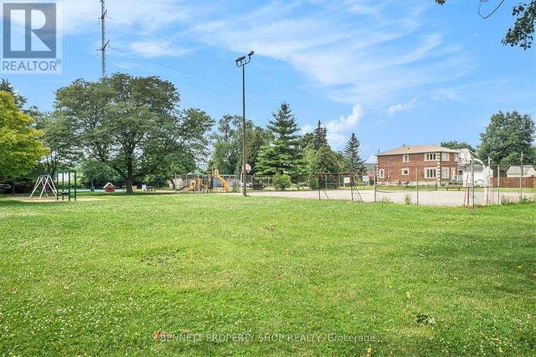 28618081/1339-o-avenue/eastway-gardensindustrial-park/ottawa/ontario/K1G0B1_23