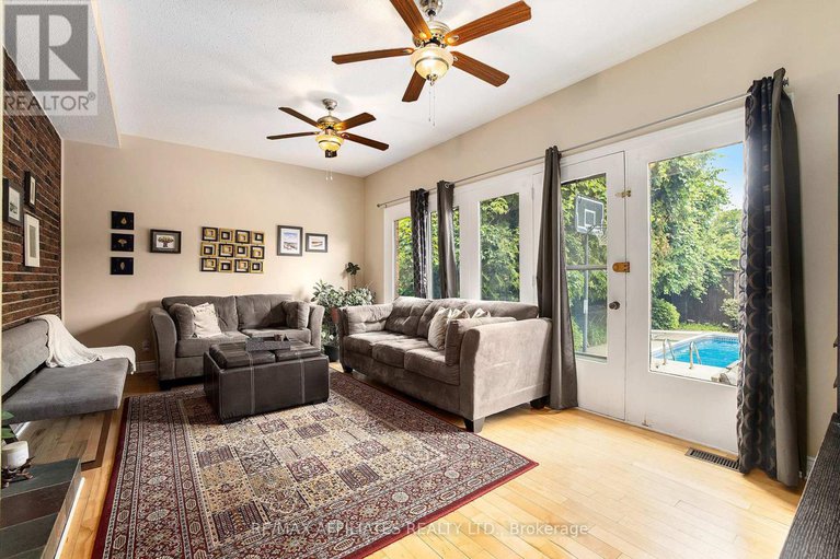 28597640/23-sioux-crescent/bruce-farmgraham-parkqualicumbellands/ottawa/ontario/K2H7E4_14
