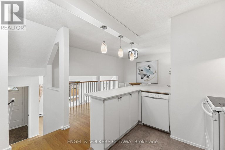 28900181/202-royalton-private/hunt-club-woods/ottawa/ontario/K1V9S3_10