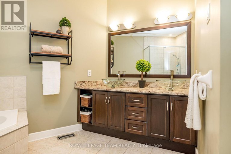 28462571/19-turtle-point-private/morgans-grantsouth-march/ottawa/ontario/K2K3P1_18