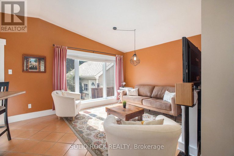 28735074/236-northwestern-avenue/ottawa-westtunneys-pasture/ottawa/ontario/K1Y0M3_8