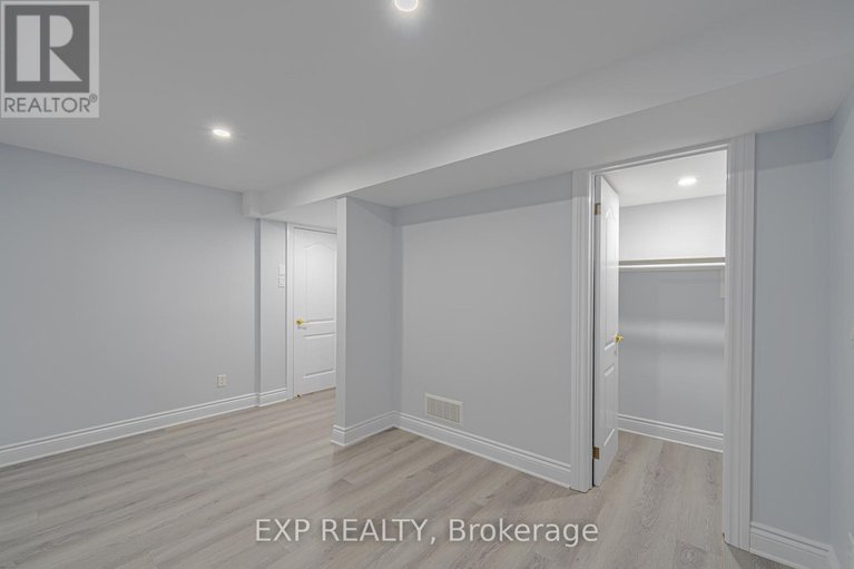 29139967/11-wellsmere-court/rideau-heightsrideau-river/ottawa/ontario/K2E8C2_46