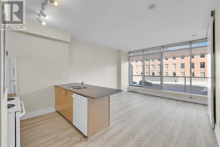 29469029/210-180-york-street/lower-townbyward-market/ottawa/ontario/K1N1J6_5