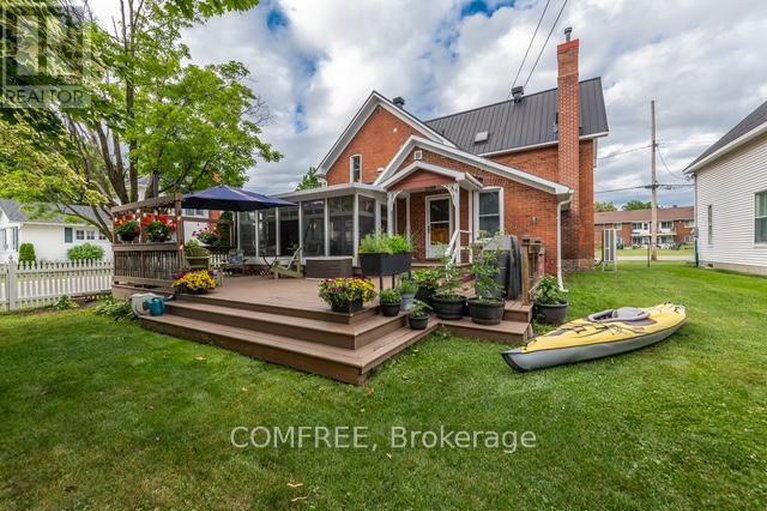 256a And 256b Flora Street