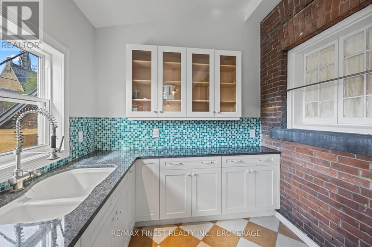 29319562/10-victoria-avenue/brockville/brockville/ontario/K6V2B1_19