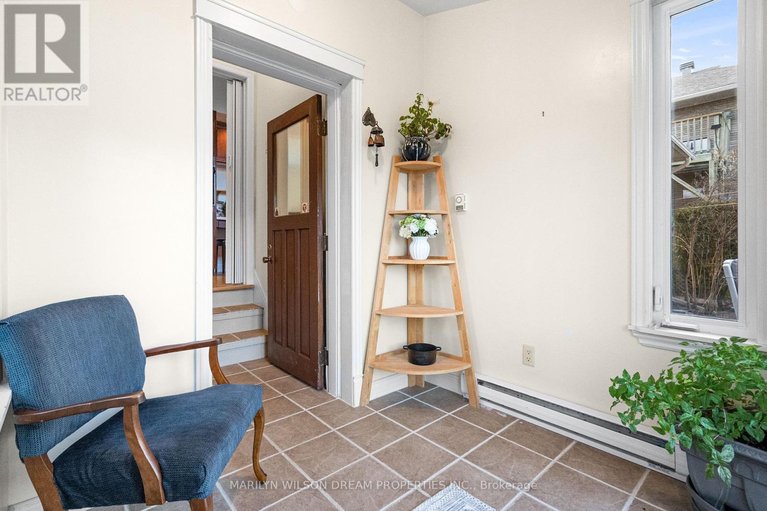 29669053/243-compton-avenue/woodroffe/ottawa/ontario/K2B5A8_30