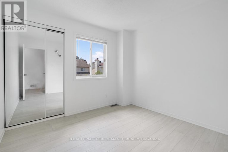28601739/1416-caravel-crescent/bilberry-creekqueenswood-heights/ottawa/ontario/K1E3X4_21
