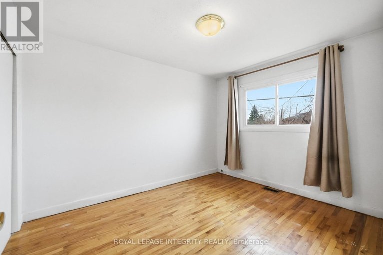 29652351/754-cummings-avenue/castle-heightsrideau-high/ottawa/ontario/K1K2L1_17